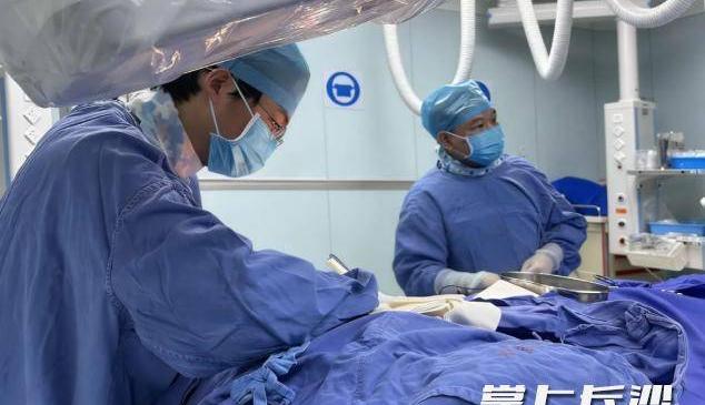 通(tōng)往心脏的“电线”断了？这种前沿技術(shù)为58岁的她(tā)重装“生命节拍器(qì)”