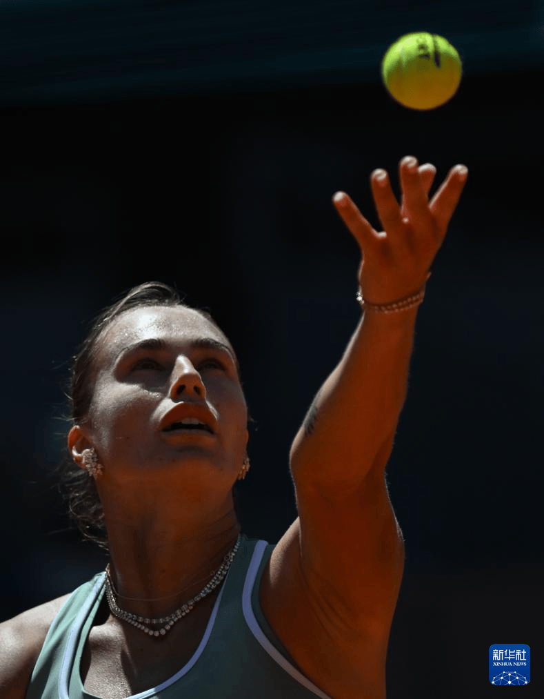 马德里网球公开赛：萨巴伦卡胜大坂直美