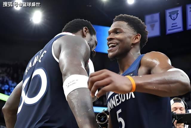 赛季报销！韧带撕裂！狼队啊！一夜就完了！